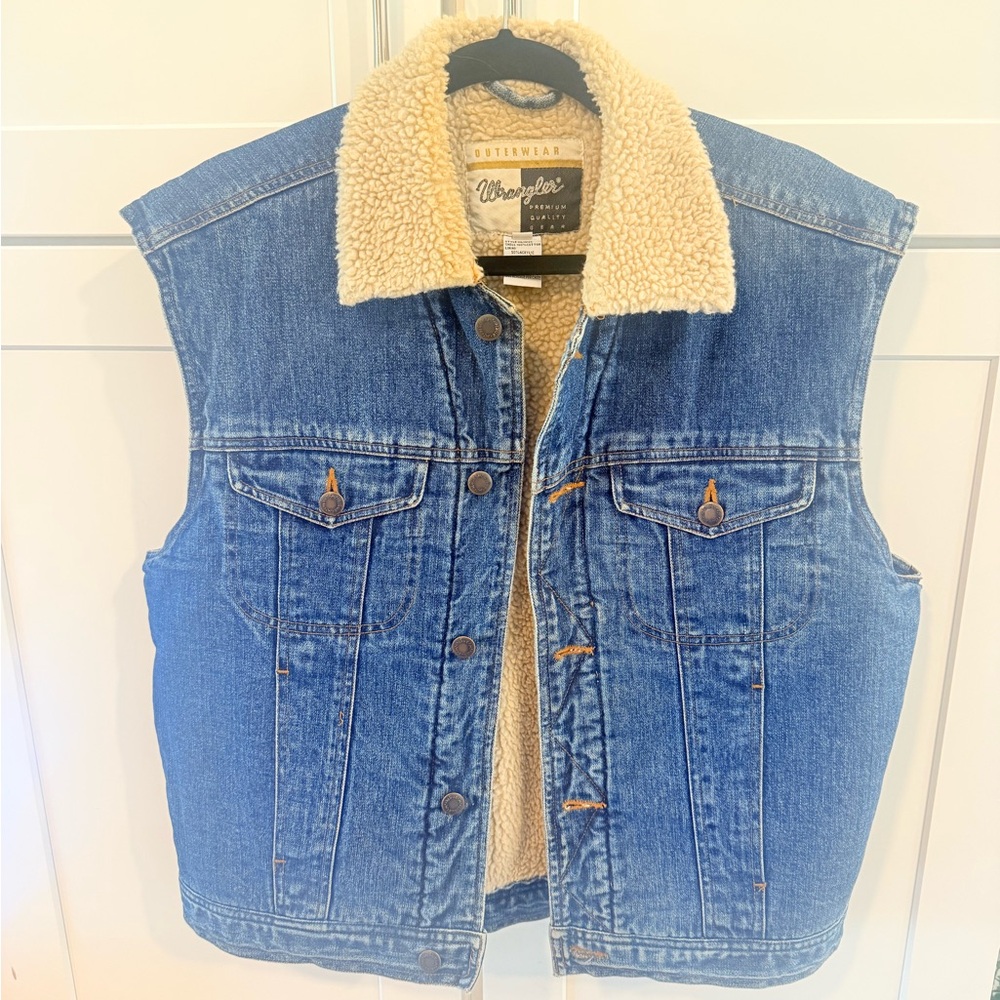 Wrangler Denim Jean jacket sleeveless Vest with Cream Sherpa large western